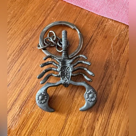 Scorpion Keychain - Picture 2 of 2